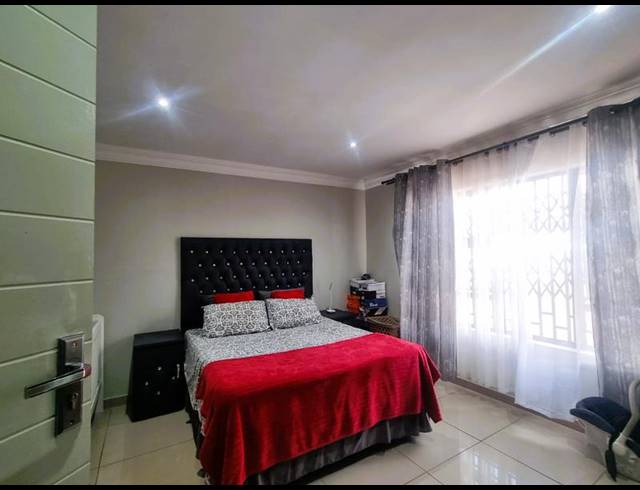 3 BEDROOM PROPERTY TO RENT IN MAHLASEDI PARK
